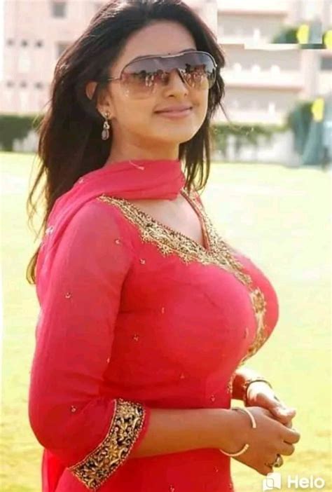 desi sexi photo|Cleavage of aunties & desi girls 